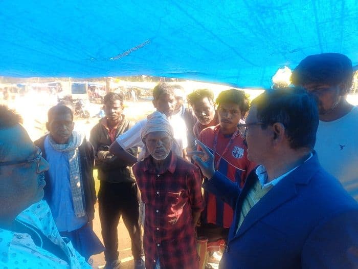 लैम्प्स में धान बेचने पर मिलेगा ₹24.50 प्रति किलो मूल्य, बीडियो ने किसानों को किया जागरूक