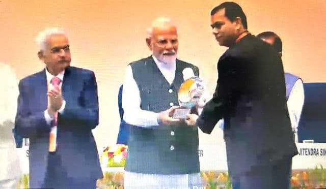 गम्हरिया प्रखंड को प्रधानमंत्री उत्कृष्टता पुरस्कार, उपायुक्त रवि शंकर शुक्ला ने दिल्ली में ग्रहण किया सम्मान