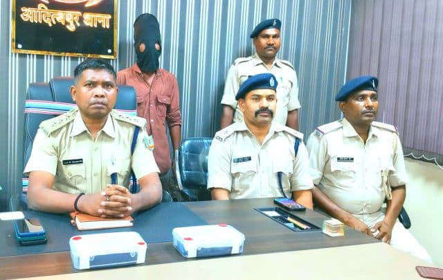आदित्यपुर में ड्रग्स के खिलाफ पुलिस की बड़ी कार्रवाई, ब्राउन शुगर के साथ विक्रेता गिरफ्तार