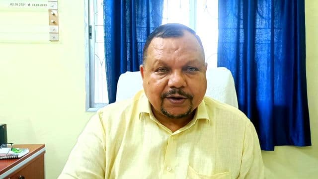 सरायकेला में 186 स्वास्थ्य कर्मियों पर गिरी गाज, सिविल सर्जन ने रोका वेतन