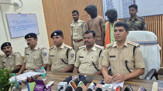 पुलिस टीम पर हमला और साइबर अपराधी को छुड़ाने के मामले में दो आरोपी गिरफ्तार, 