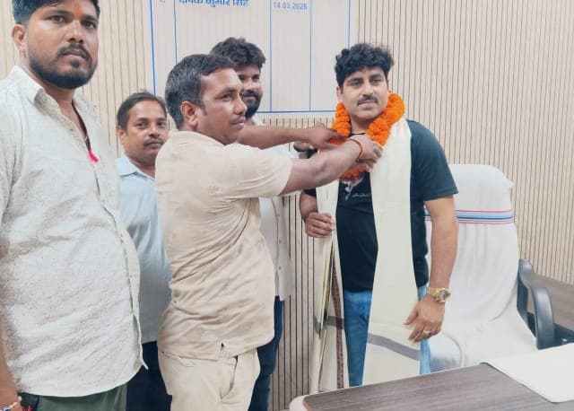 कोयलंग परेवातरी में धूमधाम से मनेगी विश्वकर्मा पूजा, समिति ने थाना प्रभारी को दिया निमंत्रण